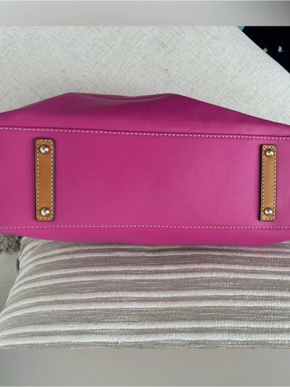 Dooney & Bourke Fuschia hobo bag - Picture 5 of 6